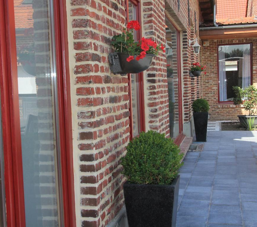 Au Coeur Des Hotes Steenvoorde Exterior photo